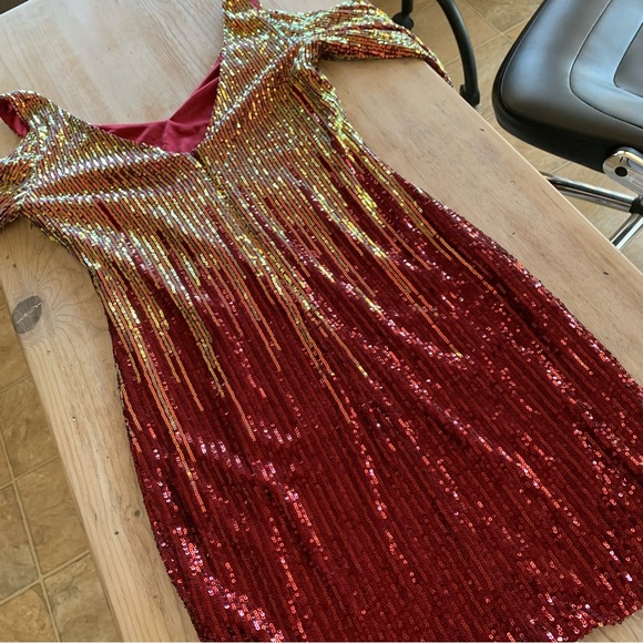 Venus Cold Shoulder Cocktail Dress - Picture 10 of 17